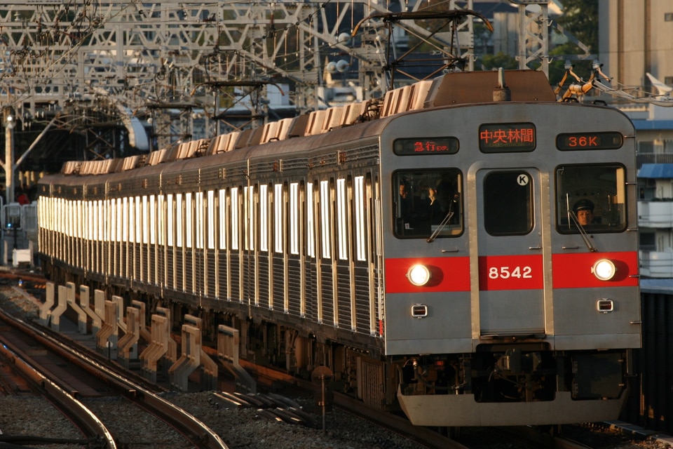 東急8500系8642F<br class="br-sp" />(8642編成)の写真
