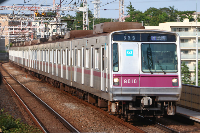 8000系8110Fを宮崎台駅で撮影した写真