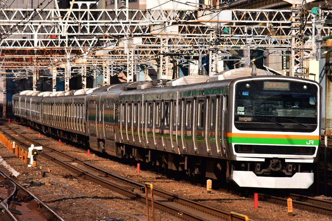 小山車両センターE231系ヤマU530編成を田町駅で撮影した写真