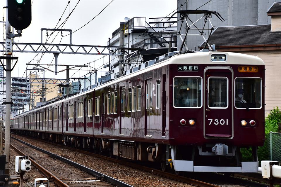 阪急7300系7301×2R<br class="br-sp" />(7301F)(7301編成)の写真
