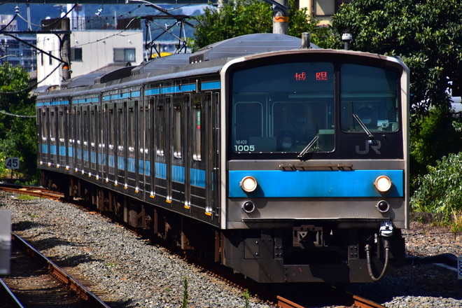 吹田総合車両所奈良支所205系NE409編成を木幡駅で撮影した写真
