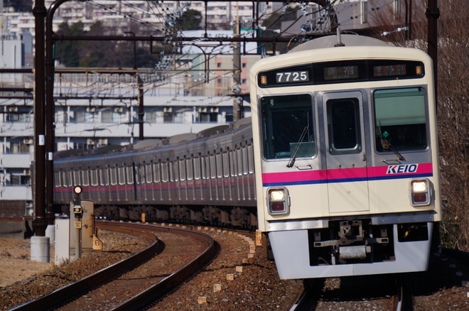 若葉台検車区7000系7725Fを京王永山駅で撮影した写真