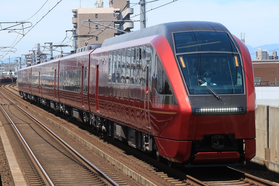 近鉄30000系V13の写真