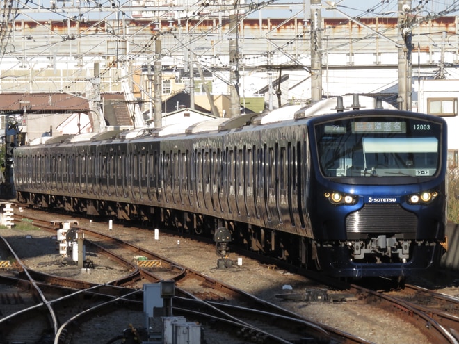 かしわ台車両センター12000系12103×10を二俣川駅で撮影した写真