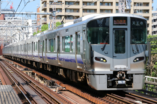 225系HF435編成を桜ノ宮駅で撮影した写真