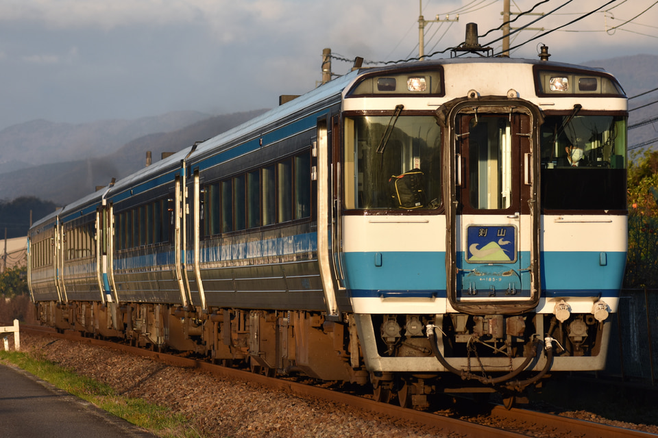 JR四キハ185系キハ185-9の写真