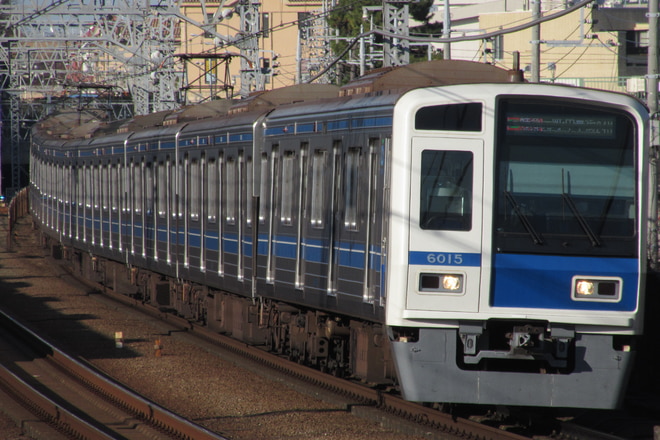小手指車両管理所6000系6115Fを多摩川駅で撮影した写真