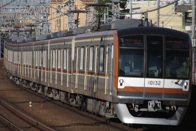 和光検車区10000系10032Fを多摩川駅で撮影した写真