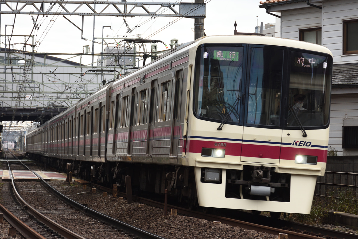 京王電鉄  8000系 8708F