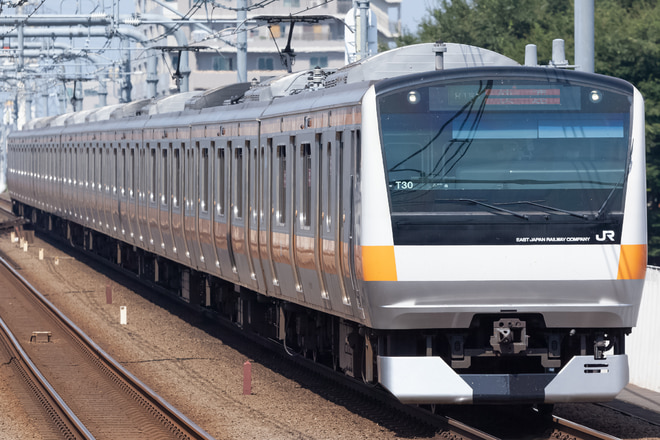 E233系トタT30編成を武蔵境駅で撮影した写真