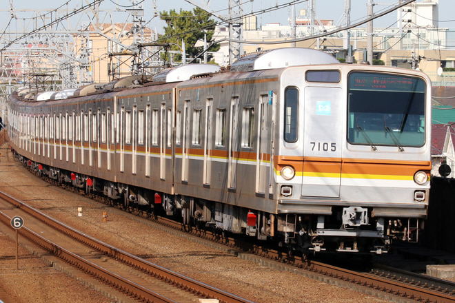 7000系7105Fを多摩川駅で撮影した写真