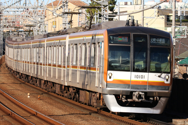 10000系10101Fを多摩川駅で撮影した写真