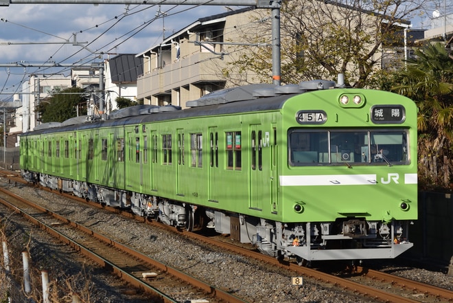 吹田総合車両所奈良支所103系NS409編成を鳥羽街道駅で撮影した写真