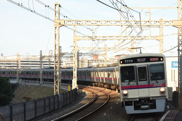 京王電鉄  7000系 7724F