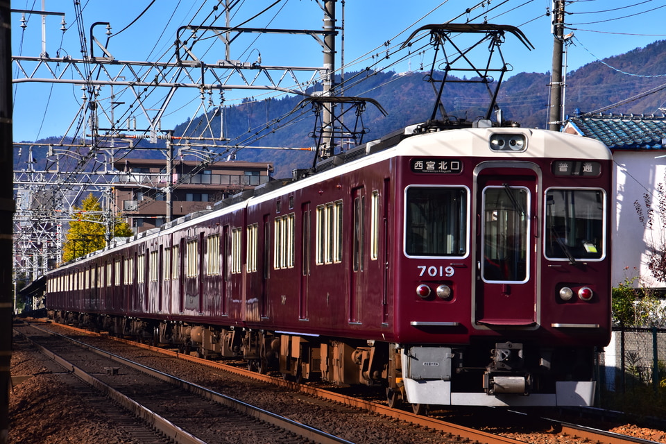 阪急7000系7019×8R<br class="br-sp" />(7019F)(7019編成)の写真