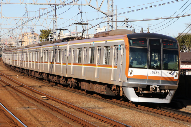10000系10135Fを多摩川駅で撮影した写真