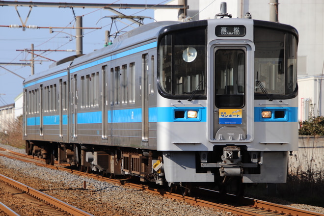 7000系を讃岐塩屋駅で撮影した写真