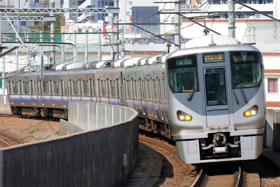 JR西225系HF427編成<br class="br-sp" />(ヒネHF427編成)の写真