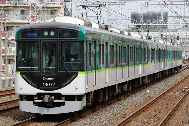 13000系13022Fを関目駅で撮影した写真