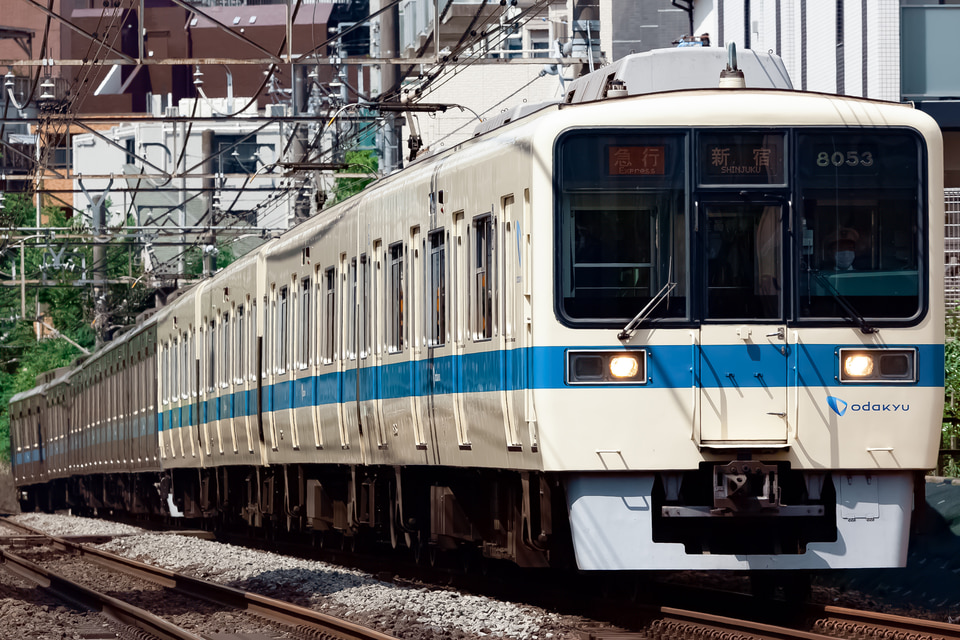 小田急8000形8053×4<br class="br-sp" />(8053F)(8053編成)の写真
