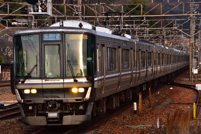 網干総合車両所本所223系W7編成を山科駅で撮影した写真