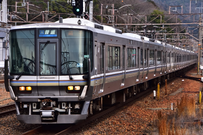 網干総合車両所本所223系J3編成を山科駅で撮影した写真