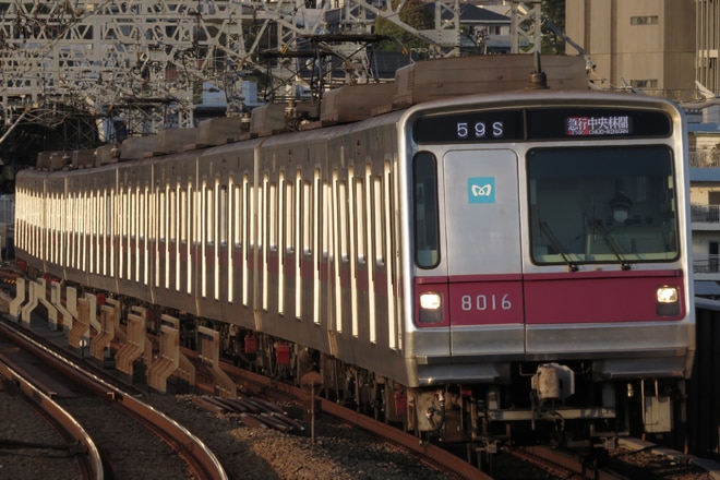 鷺沼検車区8000系8116Fを二子新地駅で撮影した写真