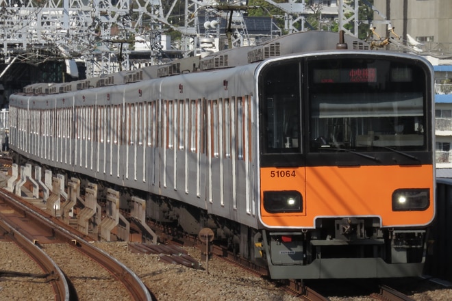 南栗橋車両管区春日部支所50050系51064Fを二子新地駅で撮影した写真