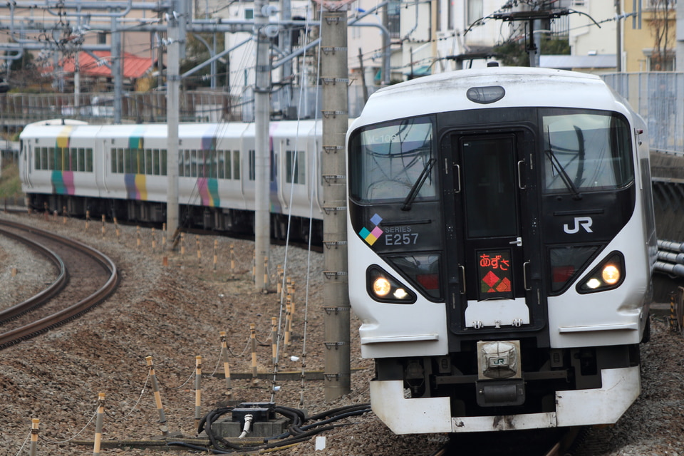 JR東E257系モトM-106編成<br class="br-sp" />(モトM-106)の写真