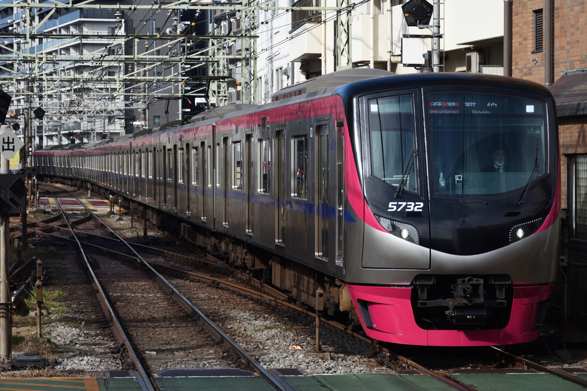 京王電鉄  5000系 5732F