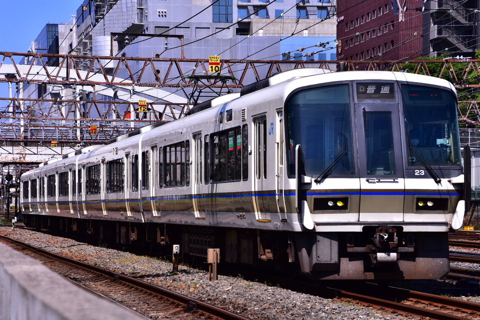 JR西221系NA412編成の写真