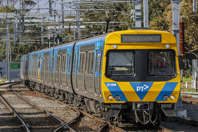 Metro Train MelbourneLife Extension EDI Comeng519MをDandenongStationで撮影した写真