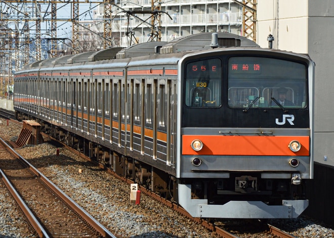 205系5000番台M30を新松戸駅で撮影した写真