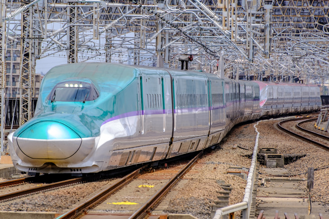 函館新幹線総合車両所H5系H2編成を大宮駅で撮影した写真