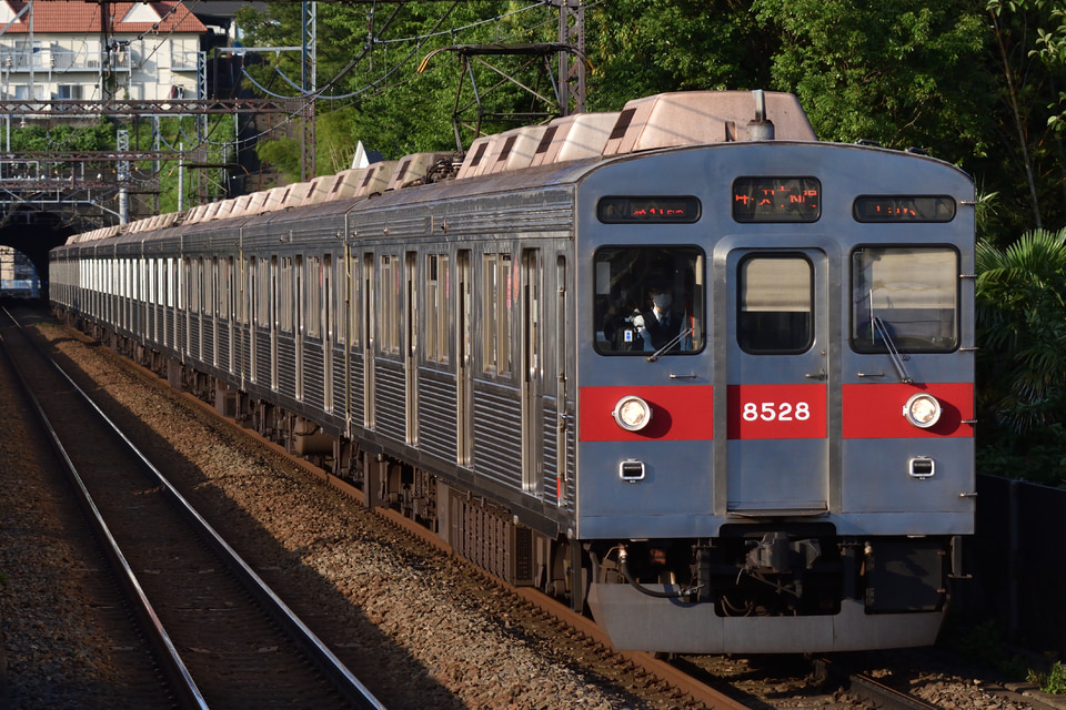 東急8500系8628F<br class="br-sp" />(8628編成)の写真