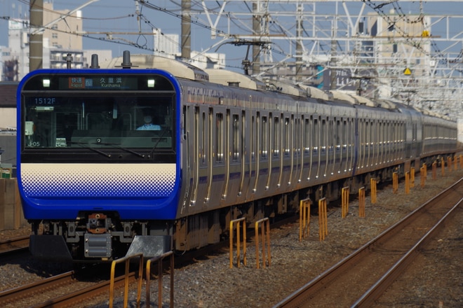 鎌倉車両センター本所E235系クラJ-05編成を下総中山駅で撮影した写真