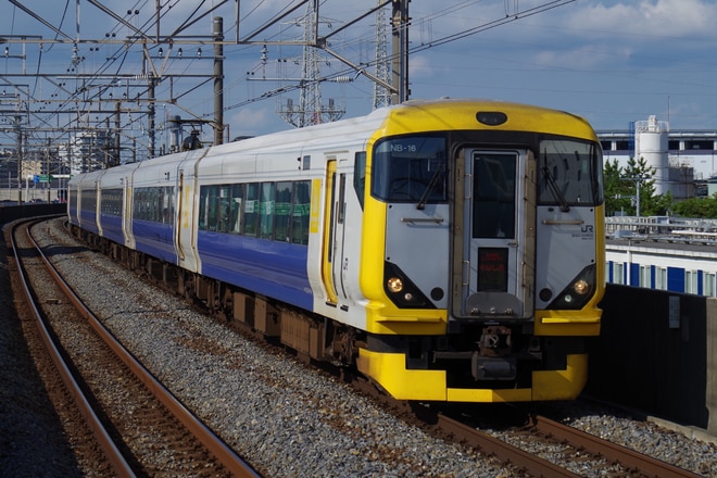幕張車両センターE257系マリNB-16編成を市川塩浜駅で撮影した写真