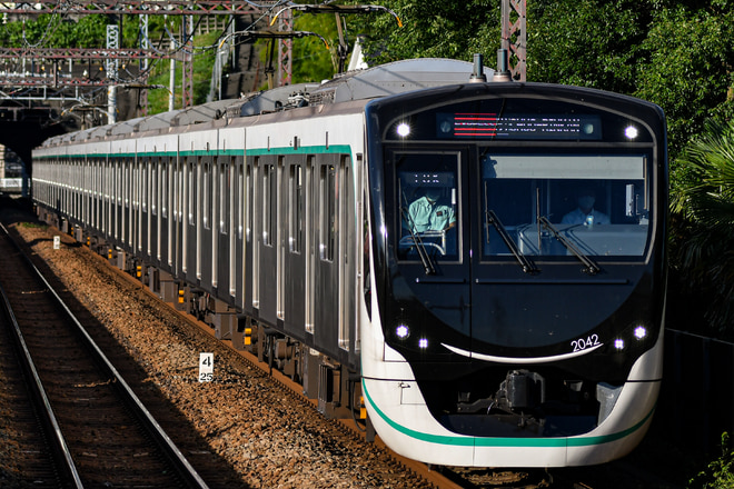 2020系2142Fを田奈駅で撮影した写真