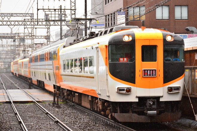 30000系ビスタカーが重連を組み近鉄奈良線で営業運転をおこないました