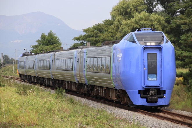 函館運輸所本所キハ281系を稀府駅で撮影した写真