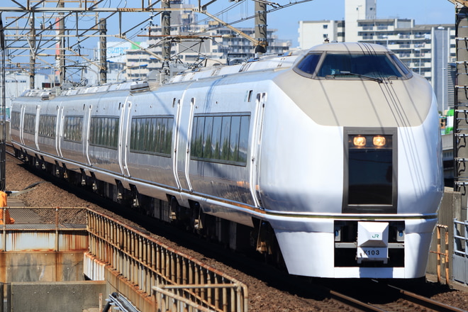 勝田車両センター651系カツK103編成を舞浜駅で撮影した写真