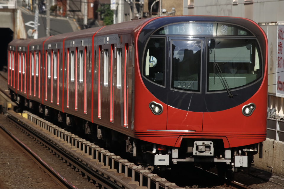 メトロ2000系2121F<br class="br-sp" />(2121編成)の写真