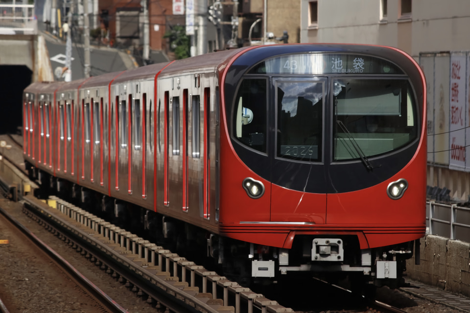 メトロ2000系2126F<br class="br-sp" />(2126編成)の写真