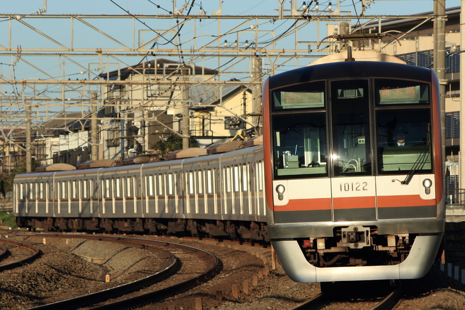メトロ10000系10122F<br class="br-sp" />(10122編成)の写真