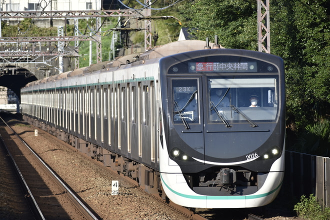 2020系2026fを田奈駅で撮影した写真