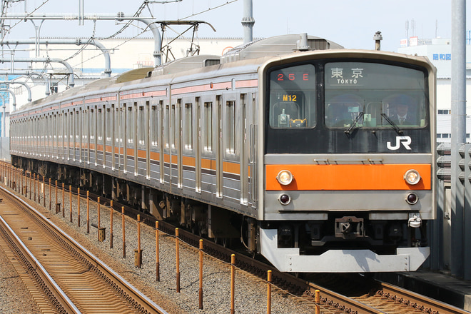 205系ケヨM12編成を越谷レイクタウン駅で撮影した写真