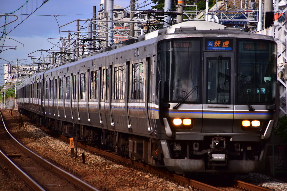JR西223系V10編成<br class="br-sp" />(ホシV10編成)の写真