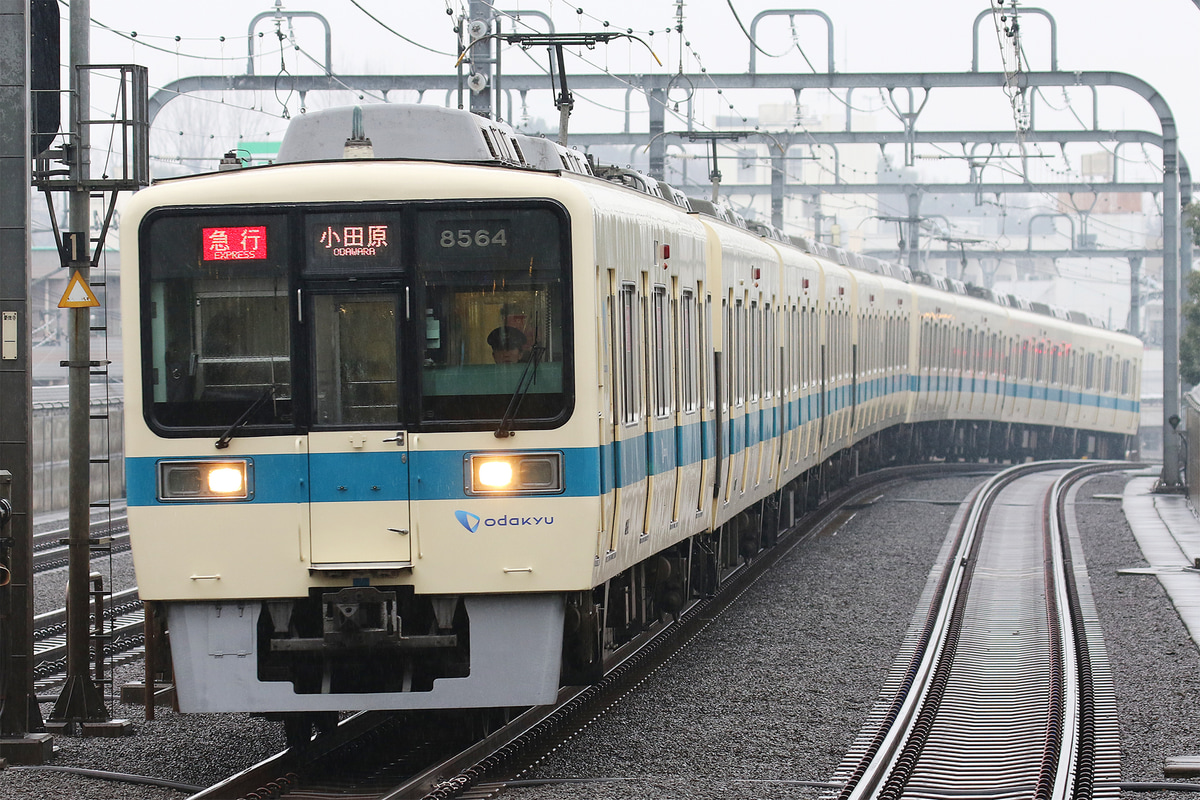 小田急電鉄  8000形 8264F