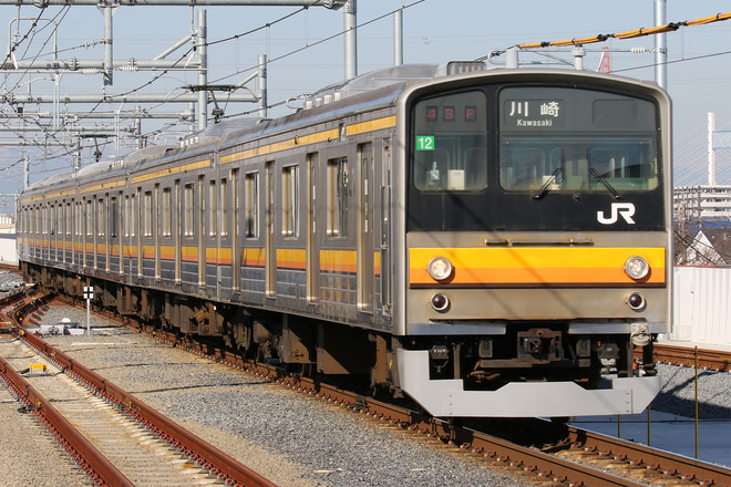 205系ナハ2編成を稲城長沼駅で撮影した写真