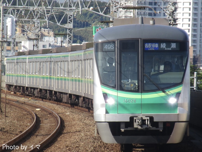 綾瀬検車区16000系16128Fを狛江駅で撮影した写真